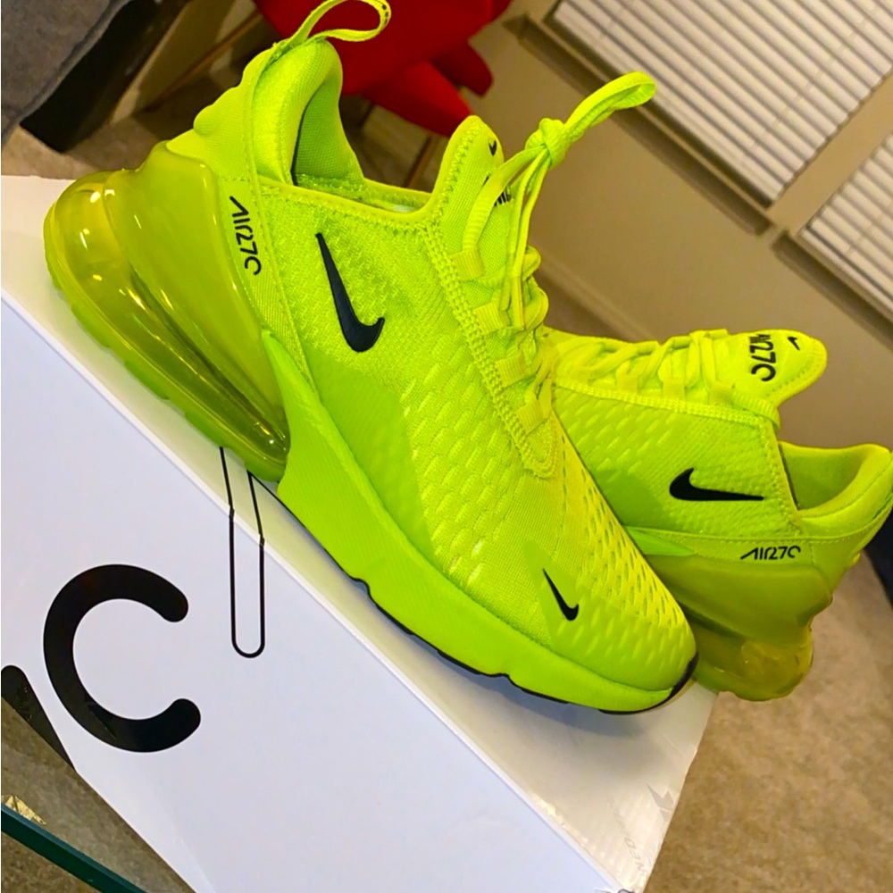 Women’s Nike Air Max 270 Size 7